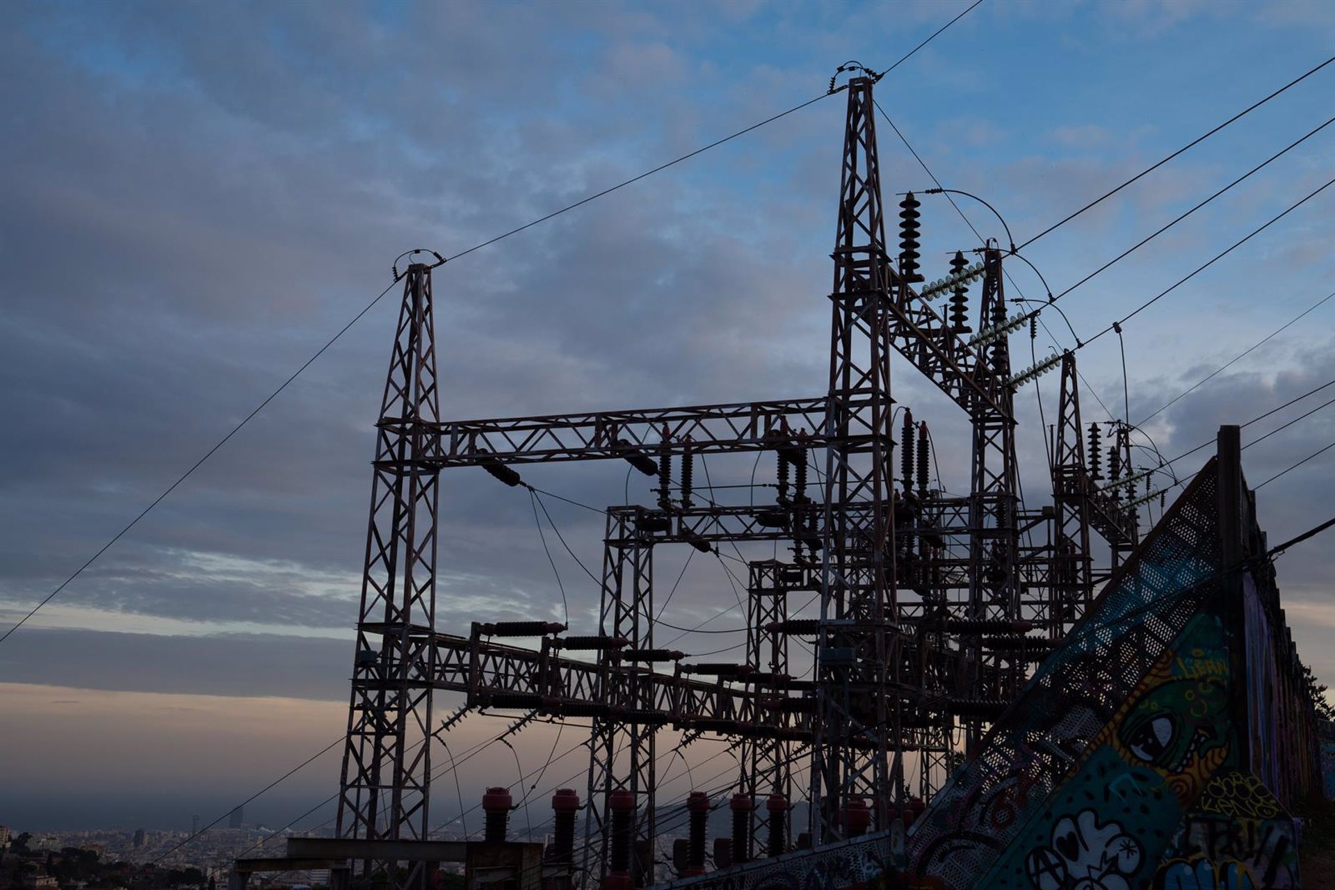 La luz registra en marzo un precio medio de 53 euros/MWh, casi el triple que hace un año