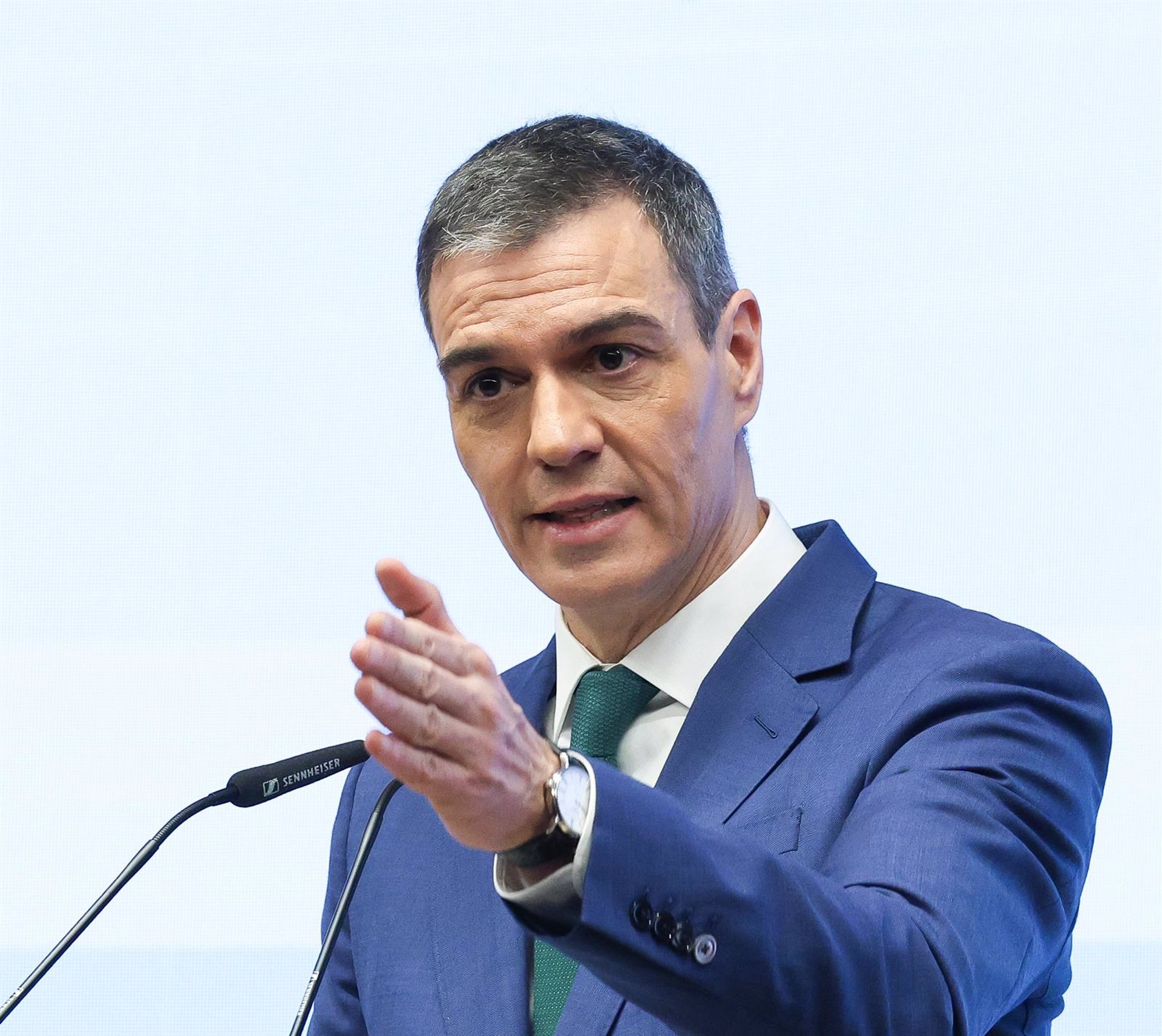 Sánchez, Robles y López se reúnen con empresas de ciberseguridad en el marco del aumento del gasto militar