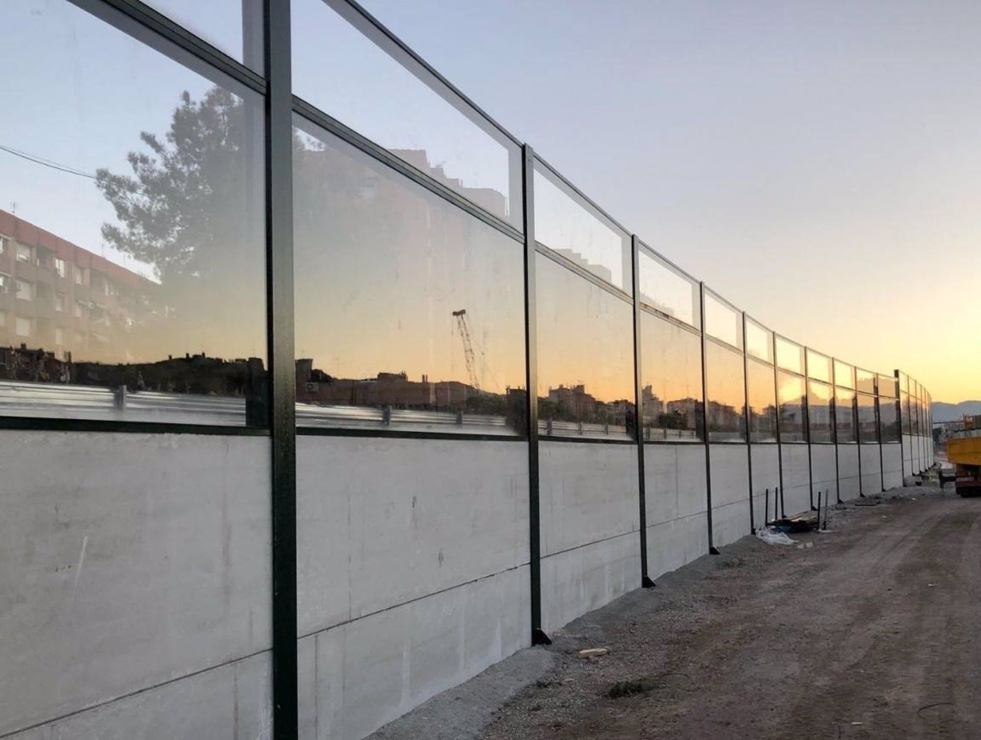 Transportes adjudica por 28,7 millones de euros la instalación de 50 pantallas acústicas en vías de tren