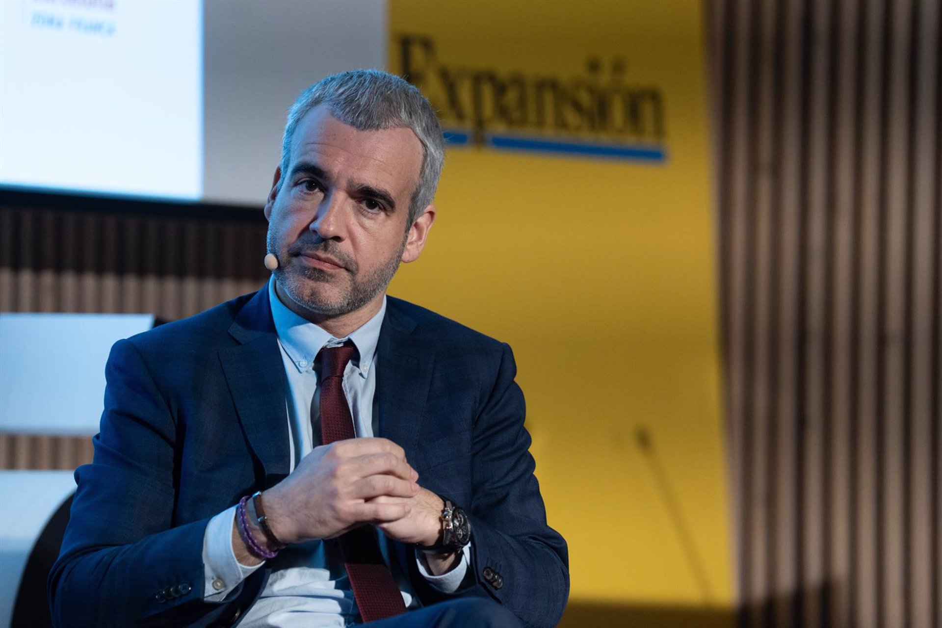 Aena propondrá esta semana en junta un dividendo de 9,76 euros, un 27% más, y el desdoblamiento de acciones