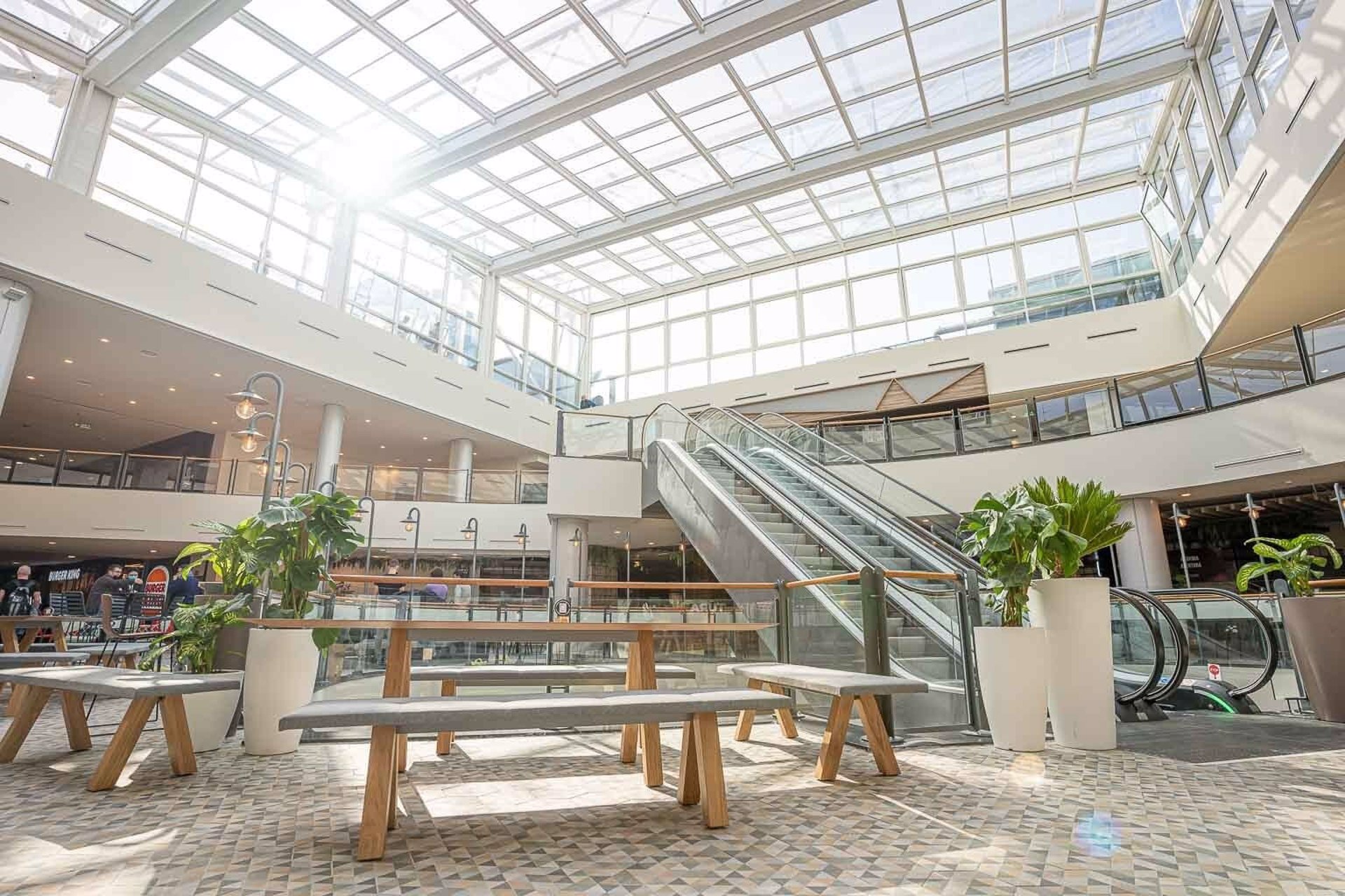 LRI y Guillem Capital compran el centro comercial La Farga de L’Hospitalet (Barcelona)