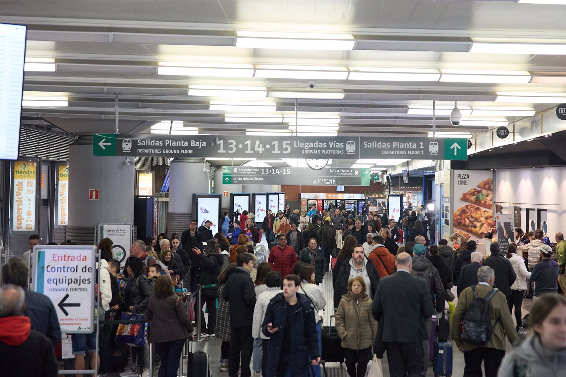 Un total de 6.800 trenes circularán entre hoy y el lunes por las vacaciones de Semana Santa