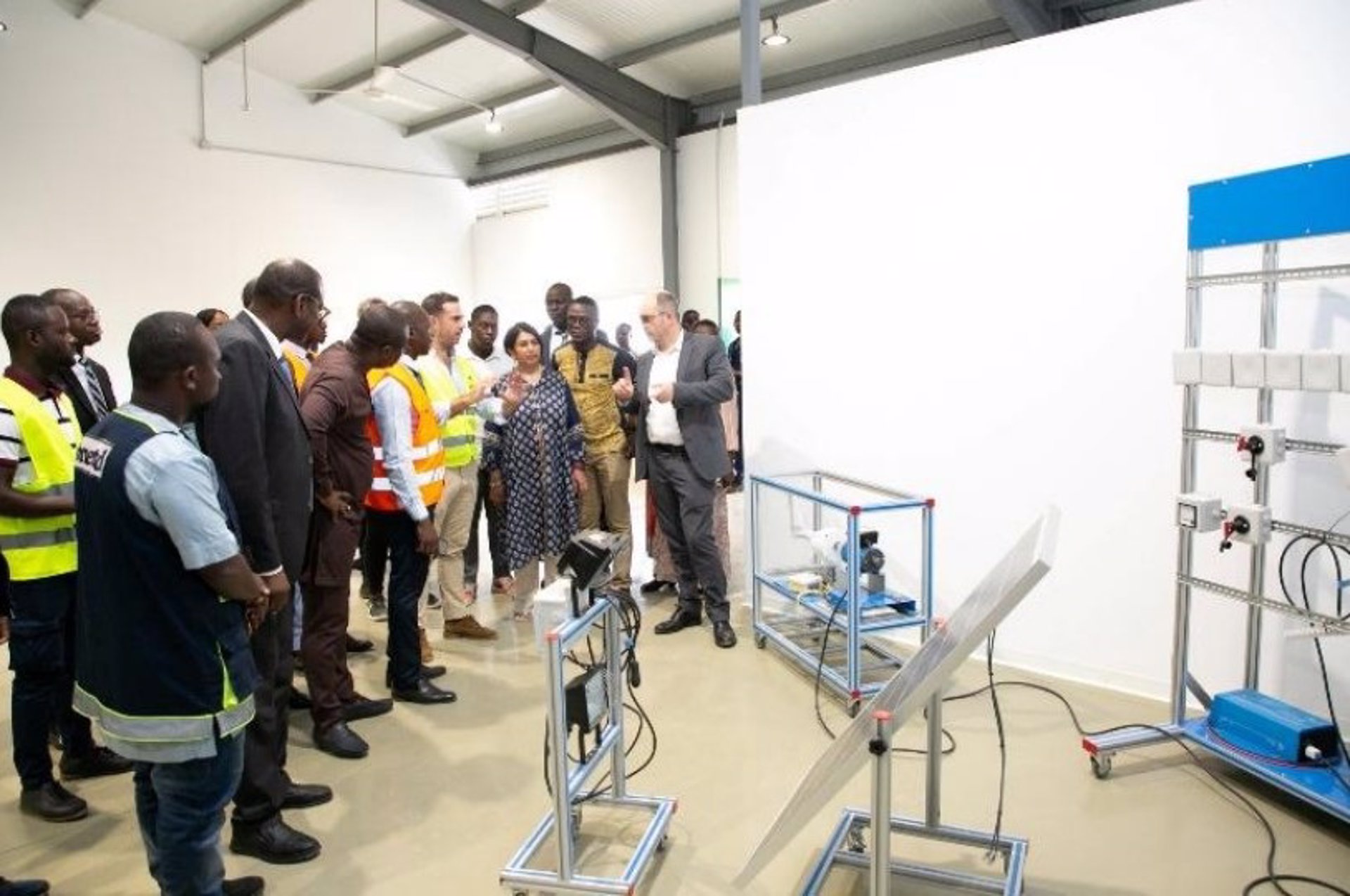 Banco Mundial visita el Centro de Formación Profesional de Energías Renovables de Sercobe en Costa de Marfil