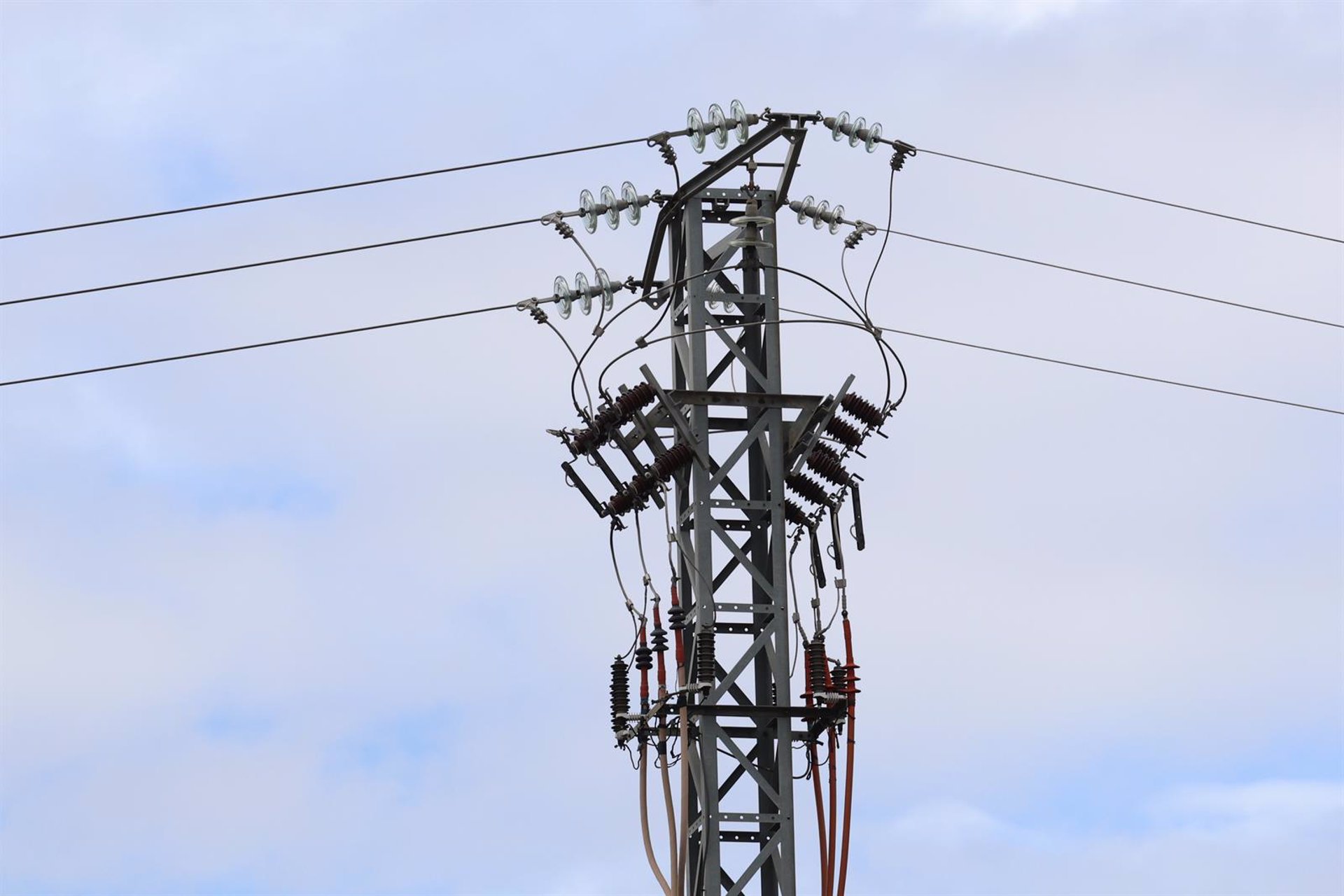 El precio de la luz repunta este domingo a 10,71 euros/MWh pero tendrá nueve horas de coste cero o negativo