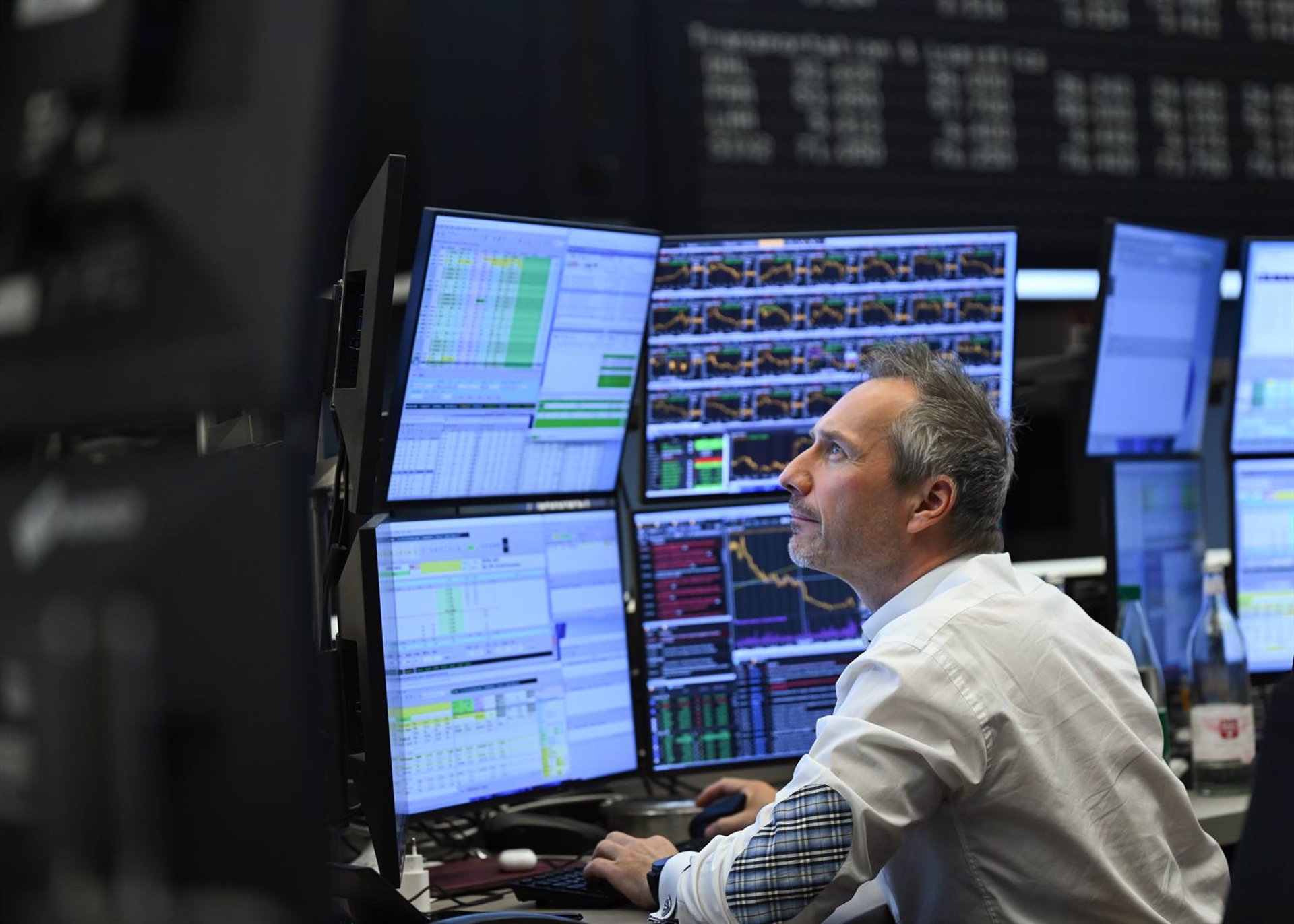 El Ibex 35 cede un 0,22% y pierde los 13.200 puntos, con los mayores bancos en retroceso