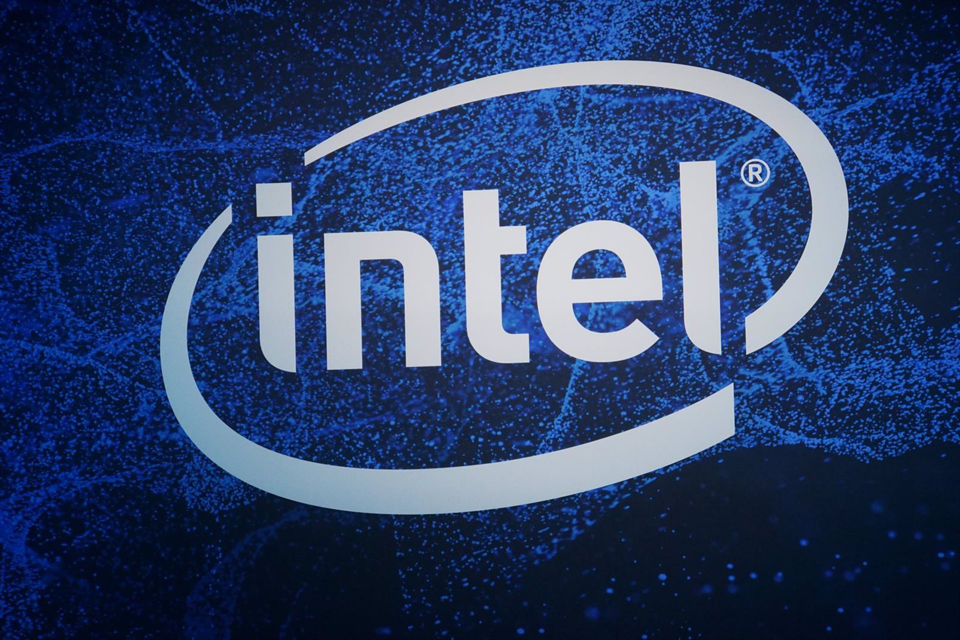 Intel pierde 722 millones hasta marzo y avanza una reducción de plantilla