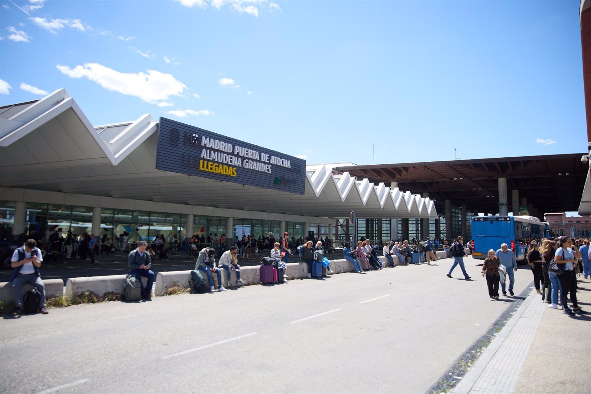 Hasta 11 trenes siguen pendientes de rescate a las 22 horas