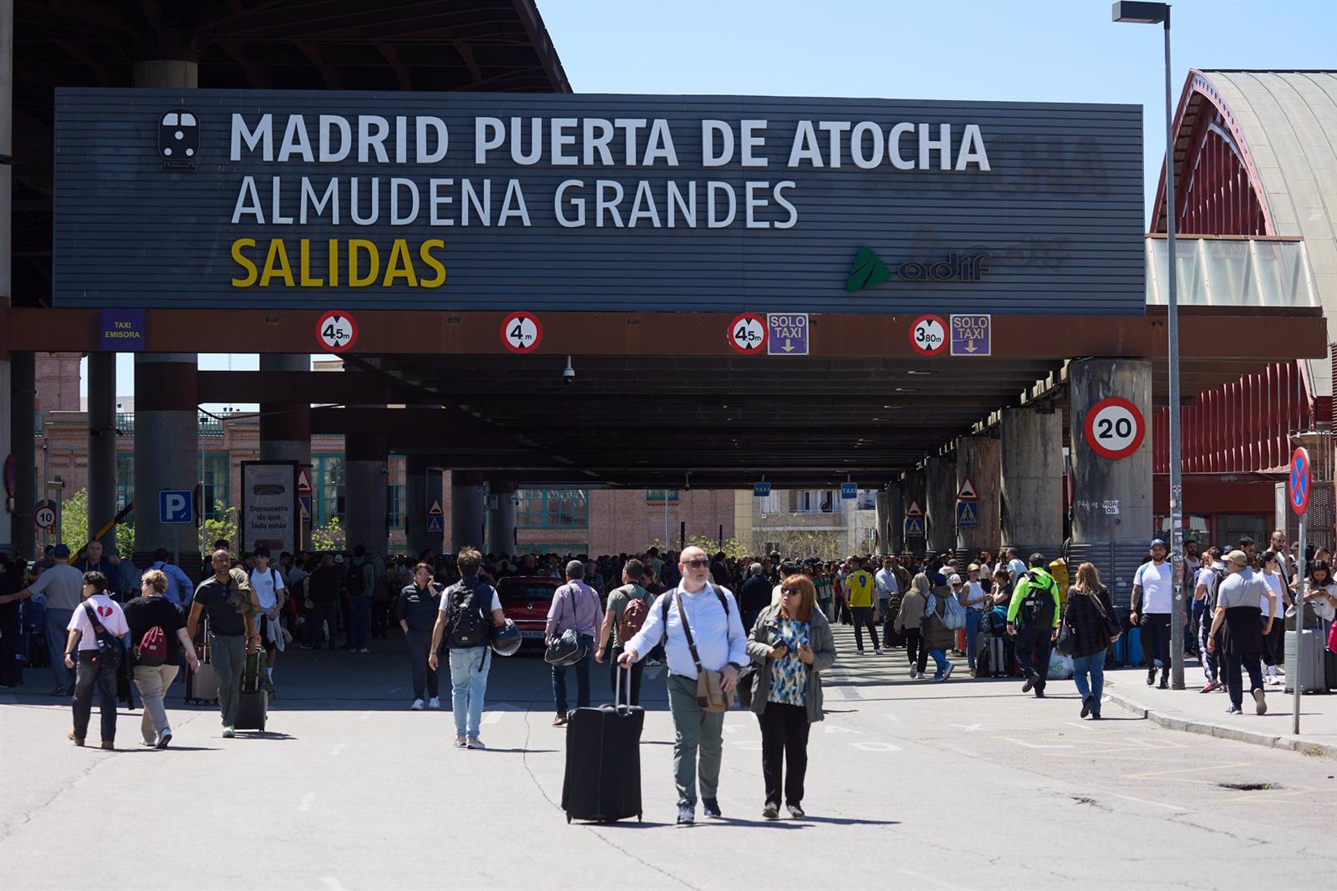 Algunos trenes reanudan la marcha y ya solo quedan tres pendientes de rescate