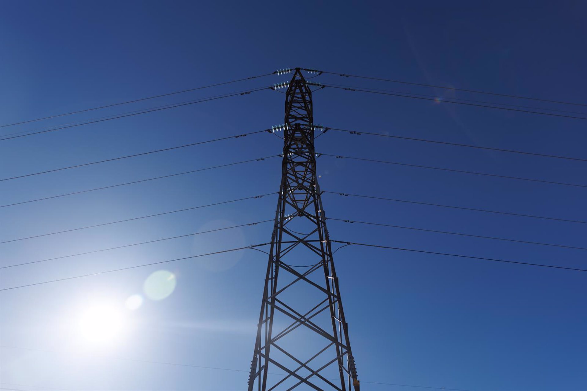 El precio de la luz sube este sábado un 47,8% y tendrá ocho horas de coste cero o negativo