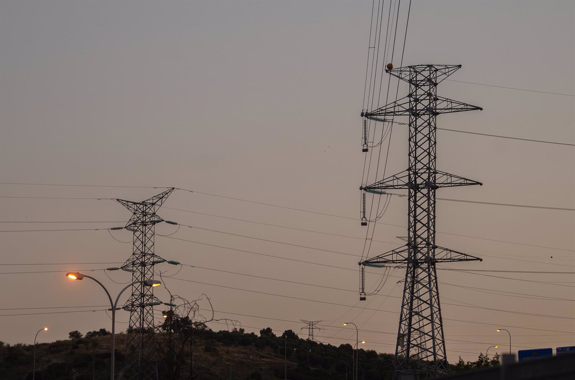 El mercado mayorista eléctrico sumará este martes nueve horas a precios negativos