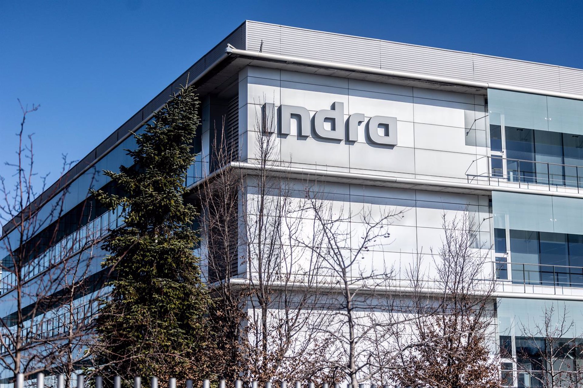 Indra mantendrá los sistemas, subsistemas y componentes de las aeronaves de la Armada por 4 millones