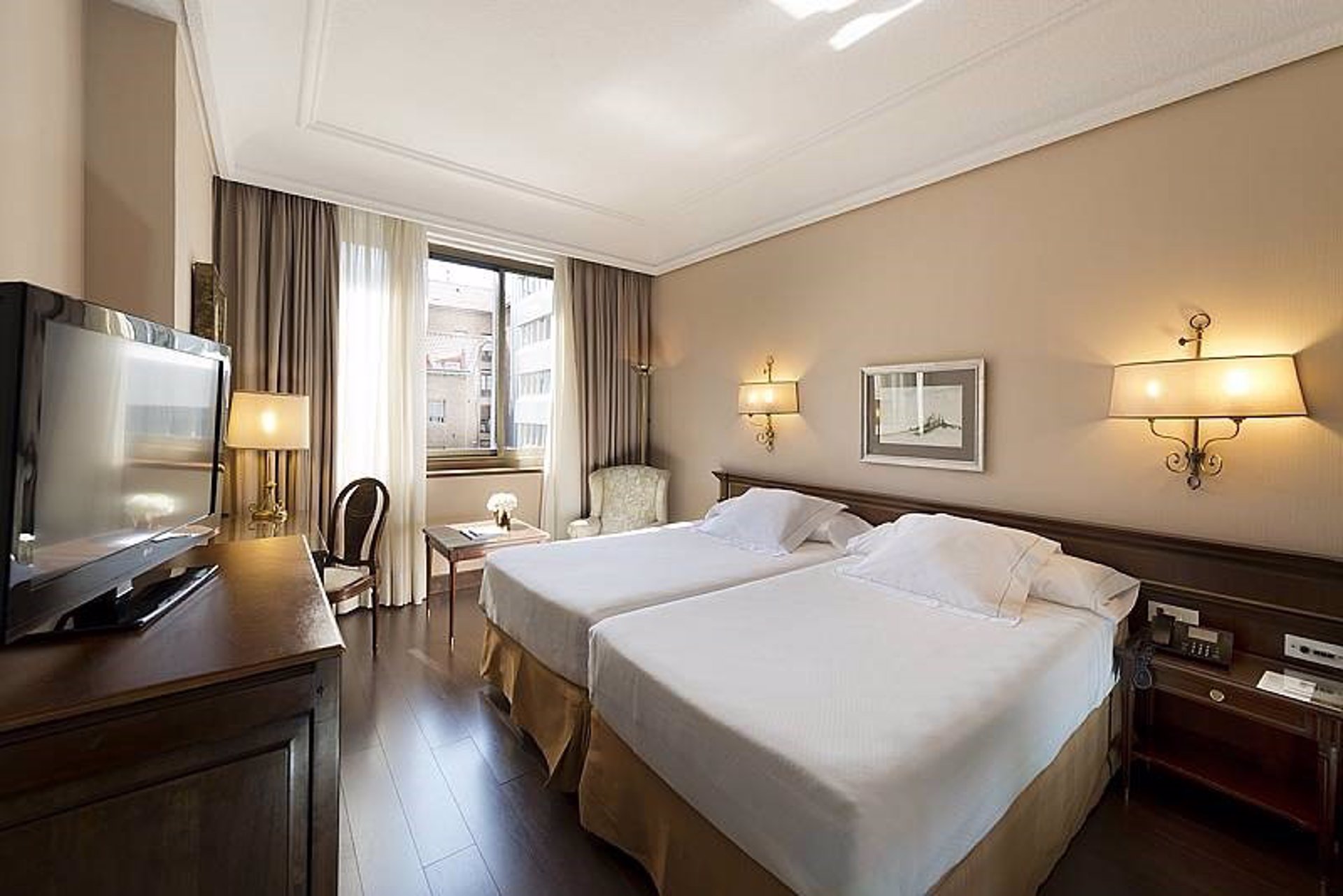 Lopesan acuerda con los sindicatos la salida de los 100 empleados del hotel Miguel Angel de Madrid