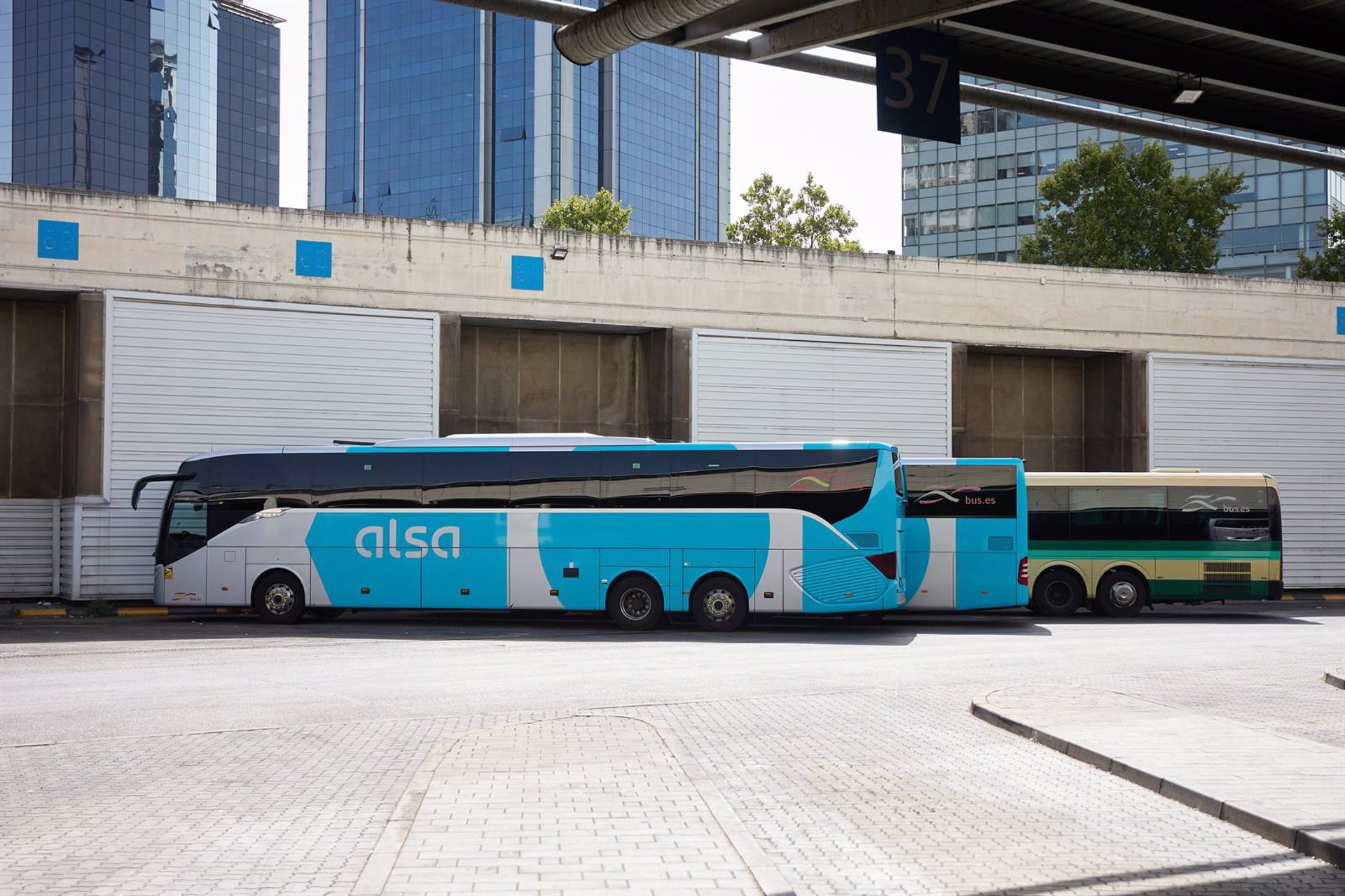 El Gobierno ofrece 40 millones de euros a las CCAA para mejorar las conexiones en bus de larga distancia