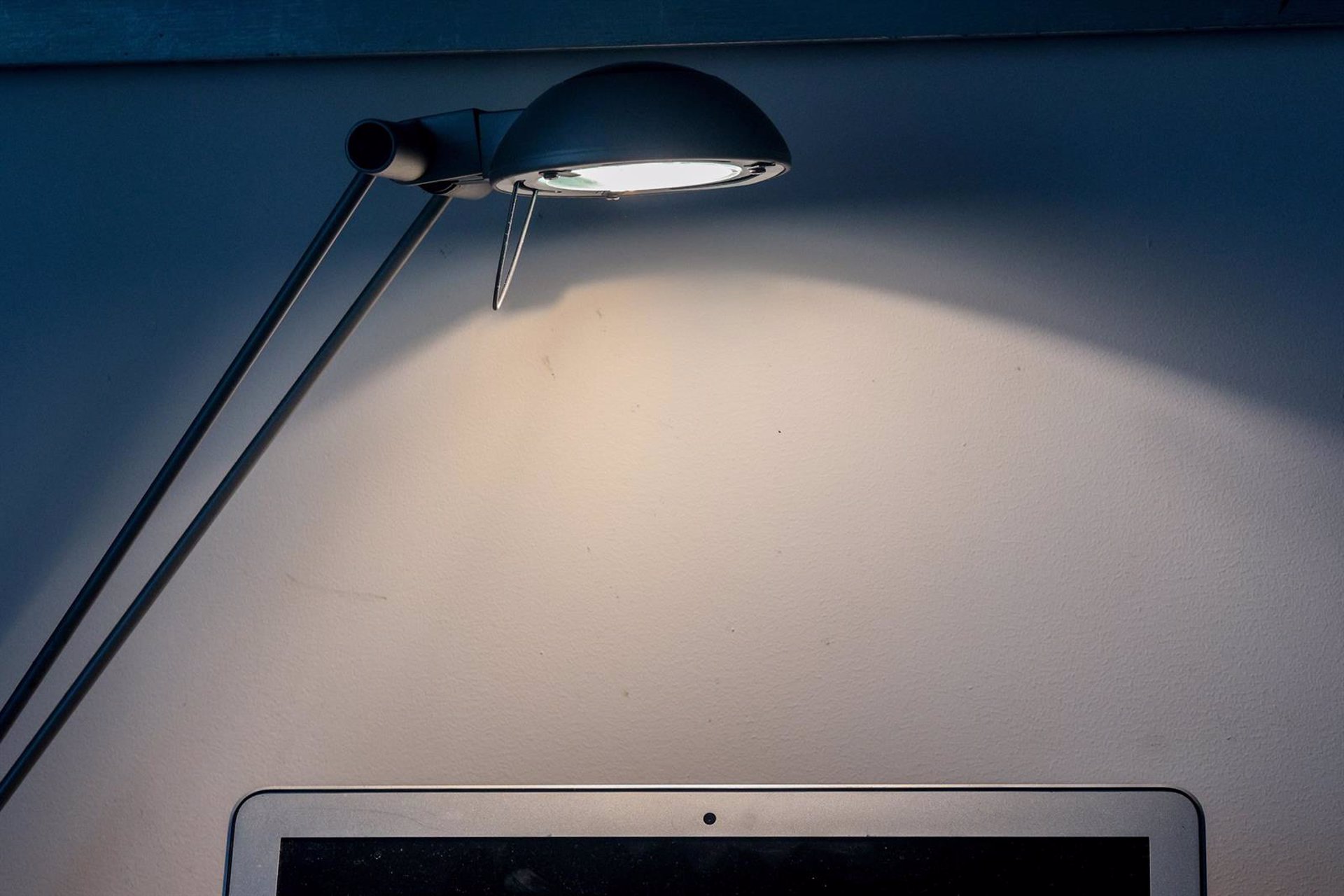 El precio de la luz cae este domingo a los 6,47 euros/MWh con doce horas a precio cero o negativo