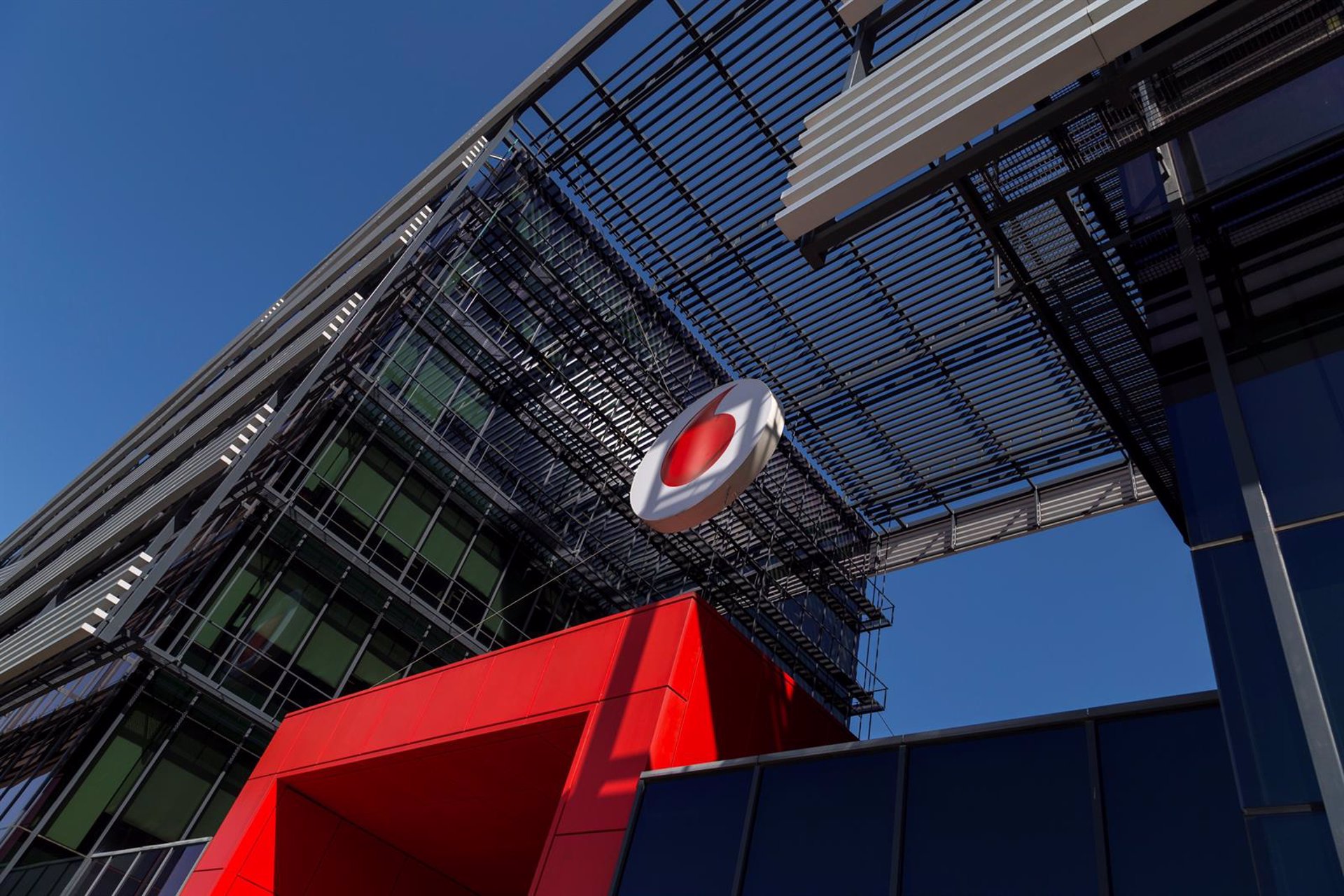 Defensa prorroga con Vodafone el contrato de comunicaciones móviles en infraestructuras críticas