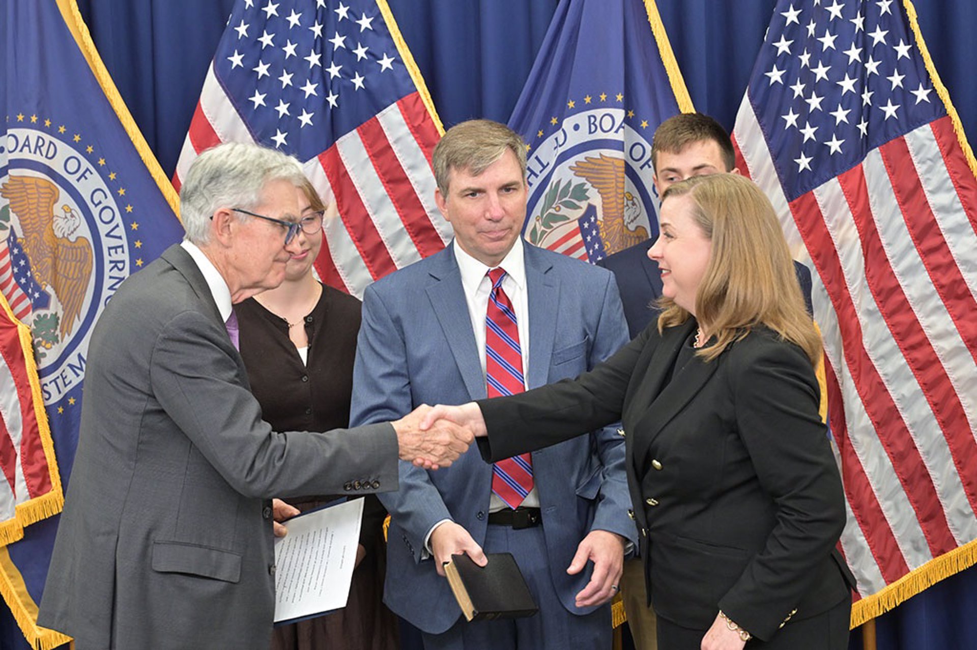 Michelle Bowman asume la vicepresidencia del área de supervisión de la Fed en sustitución de Michael S. Barr