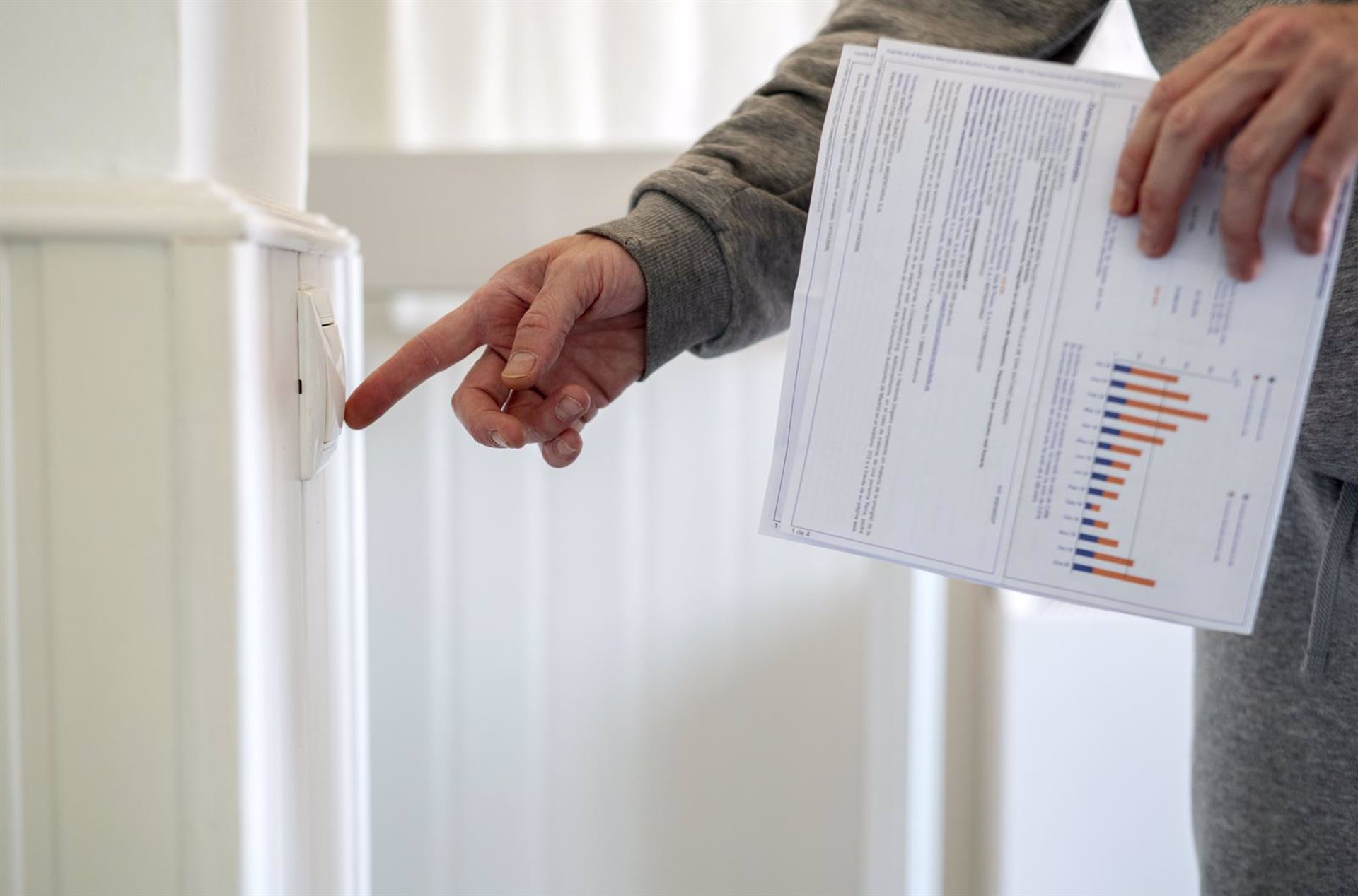 El precio medio de la luz será este domingo de 22,33 euros/MWh y tendrá coste negativo o cero en diez horas