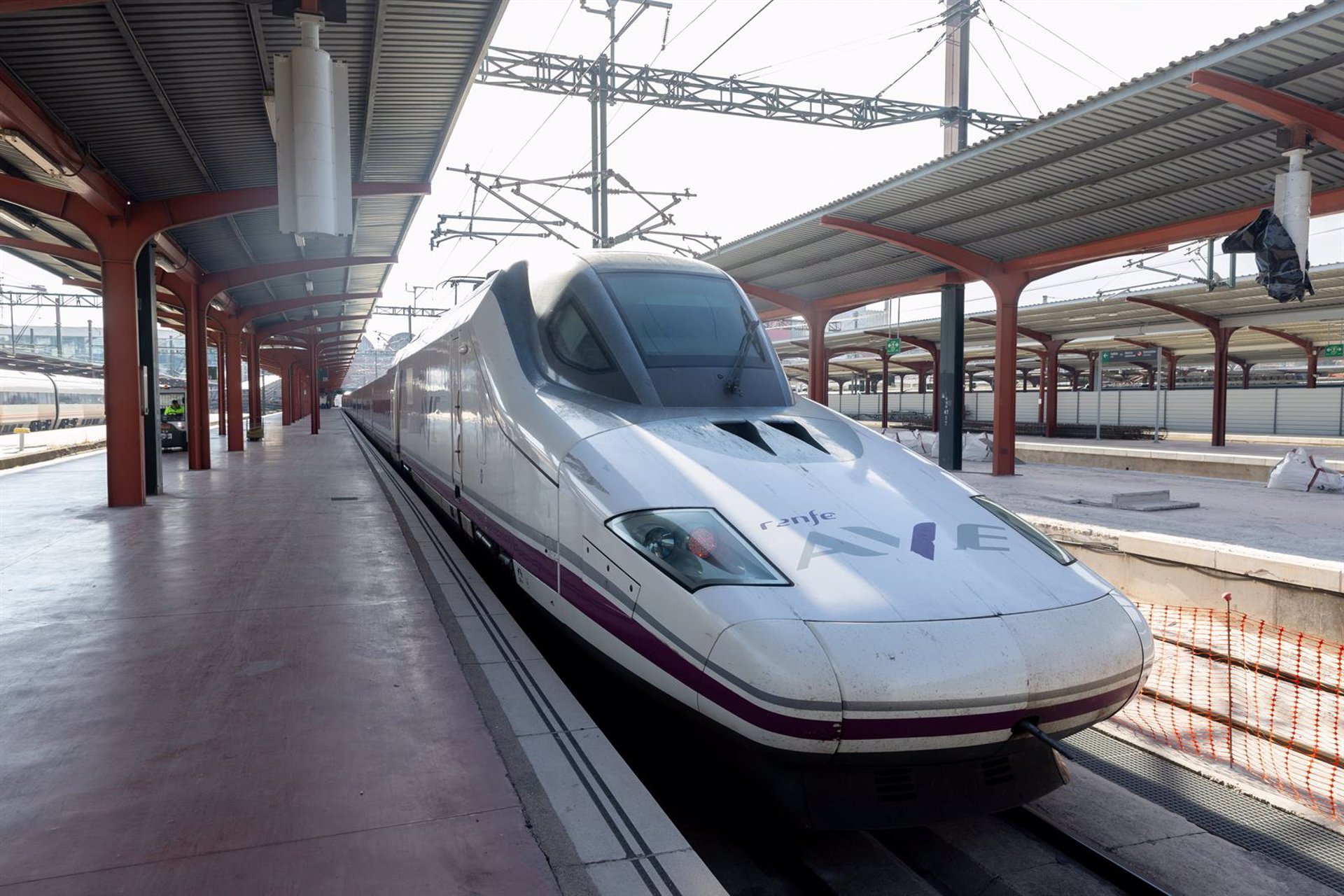 Renfe pone a la venta los billetes para viajar con los descuentos del Verano Joven