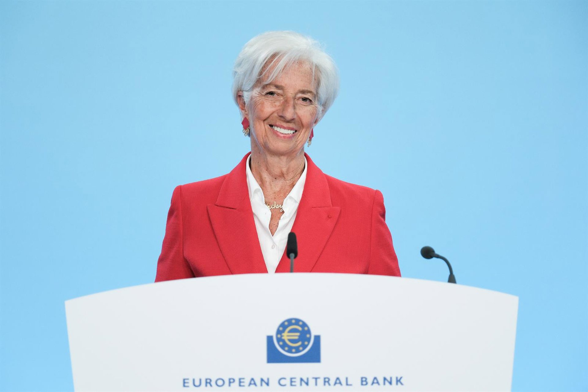 Lagarde dice que la labor de Hernández de Cos en el Banco de España ha sostenido la confianza en el organismo